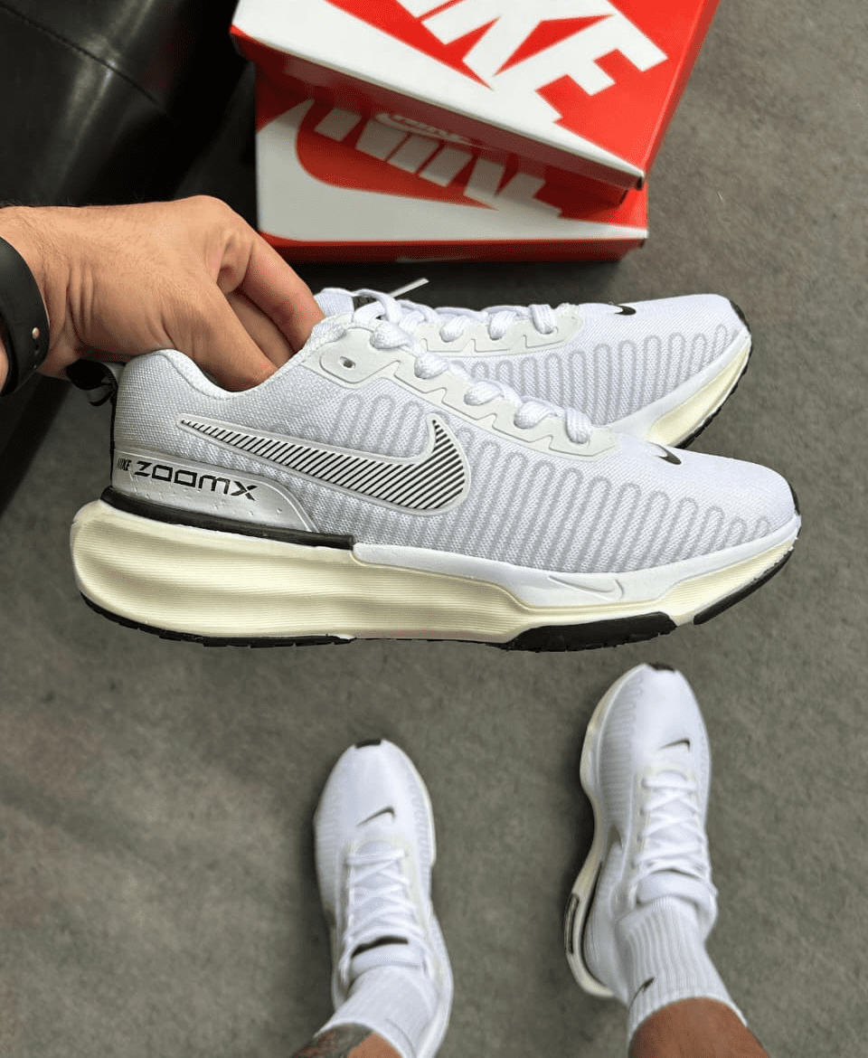 NIKE INVINCIBLE RUN | BLANCO Y NEGRO