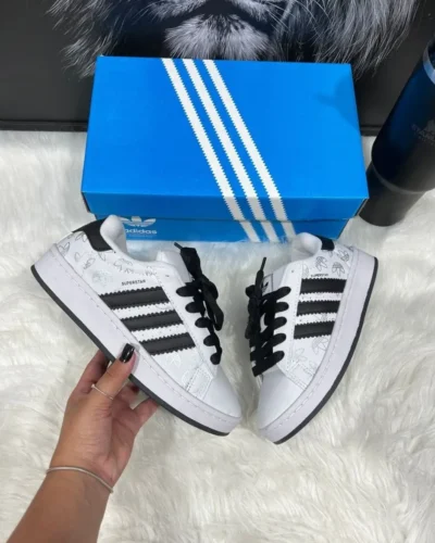 Zapatillas Adidas Superstar blancas con negro para hombre y mujer – Total Look BZ