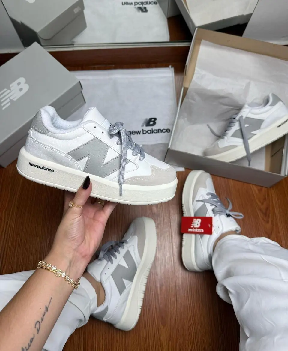 Zapatillas New Balance CT302 blancas y grises estilo urbano – Total Look BZ