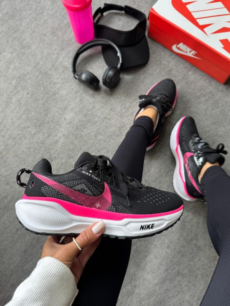 Zapatillas Nike Pegasus Trail mujer color negro con detalles fucsia