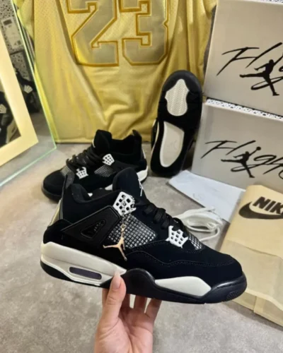 JORDAN RETRO 4
