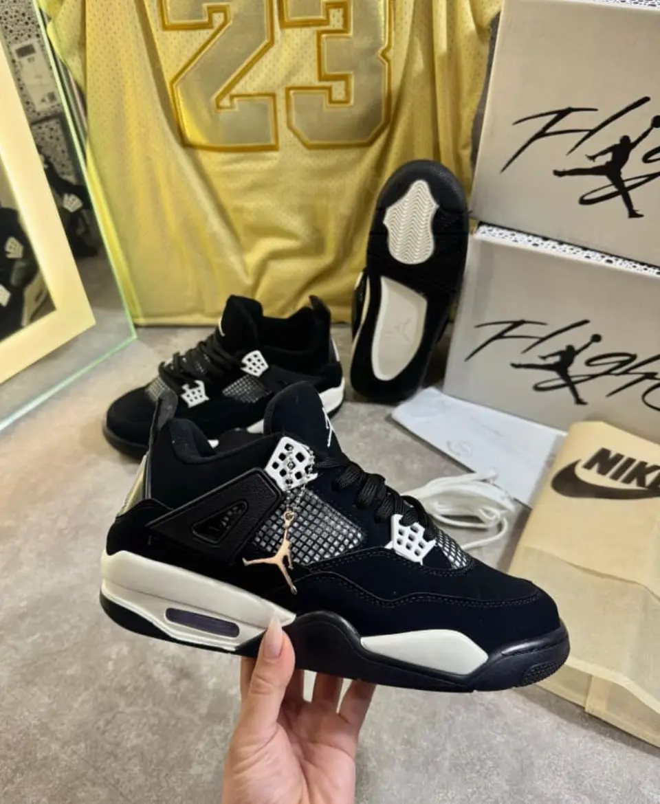 JORDAN RETRO 4
